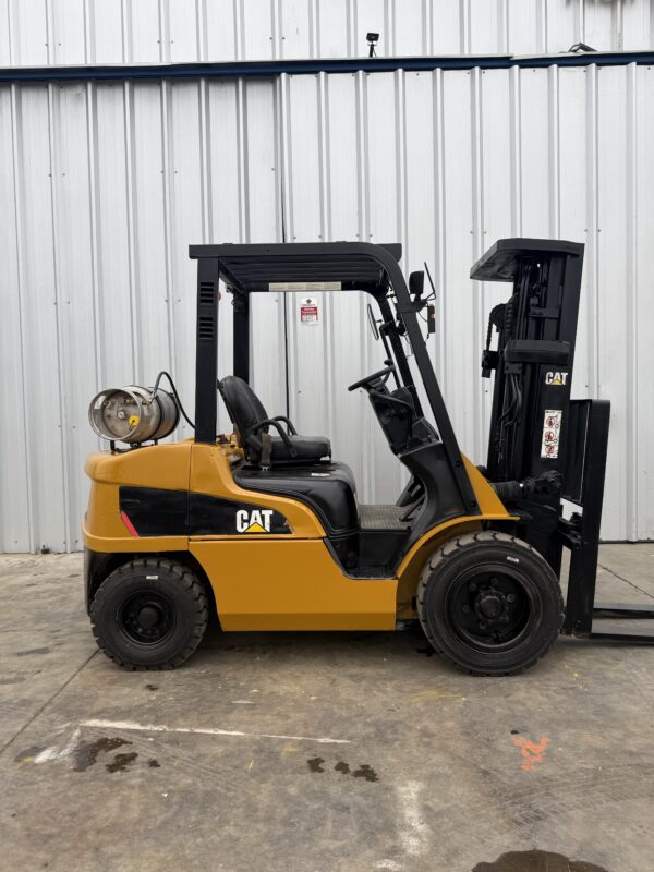 Grua-Horquilla-Caterpillar-GP25NM