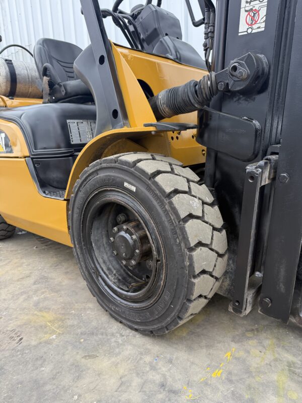 Grua-Horquilla-Caterpillar-GP25NM